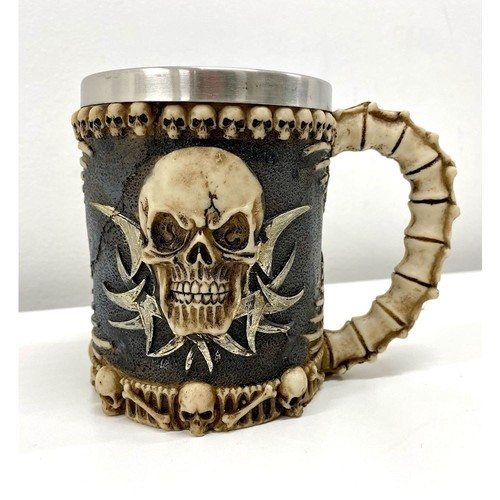 Boccale tazza forma di - a,